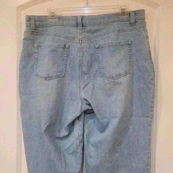 Gloria Vanderbilt Women's Amanda Light Wash Blue Cotton/Spandex Denim Jeans EUC - Picture 8 of 9
